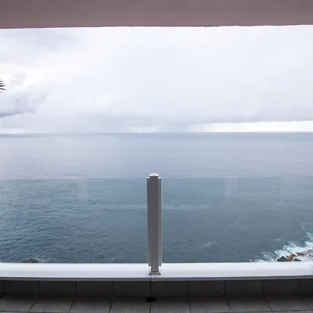 Cozy With Fantastic Sea View شقة *