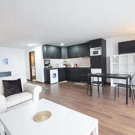 Cozy With Fantastic Sea View شقة *